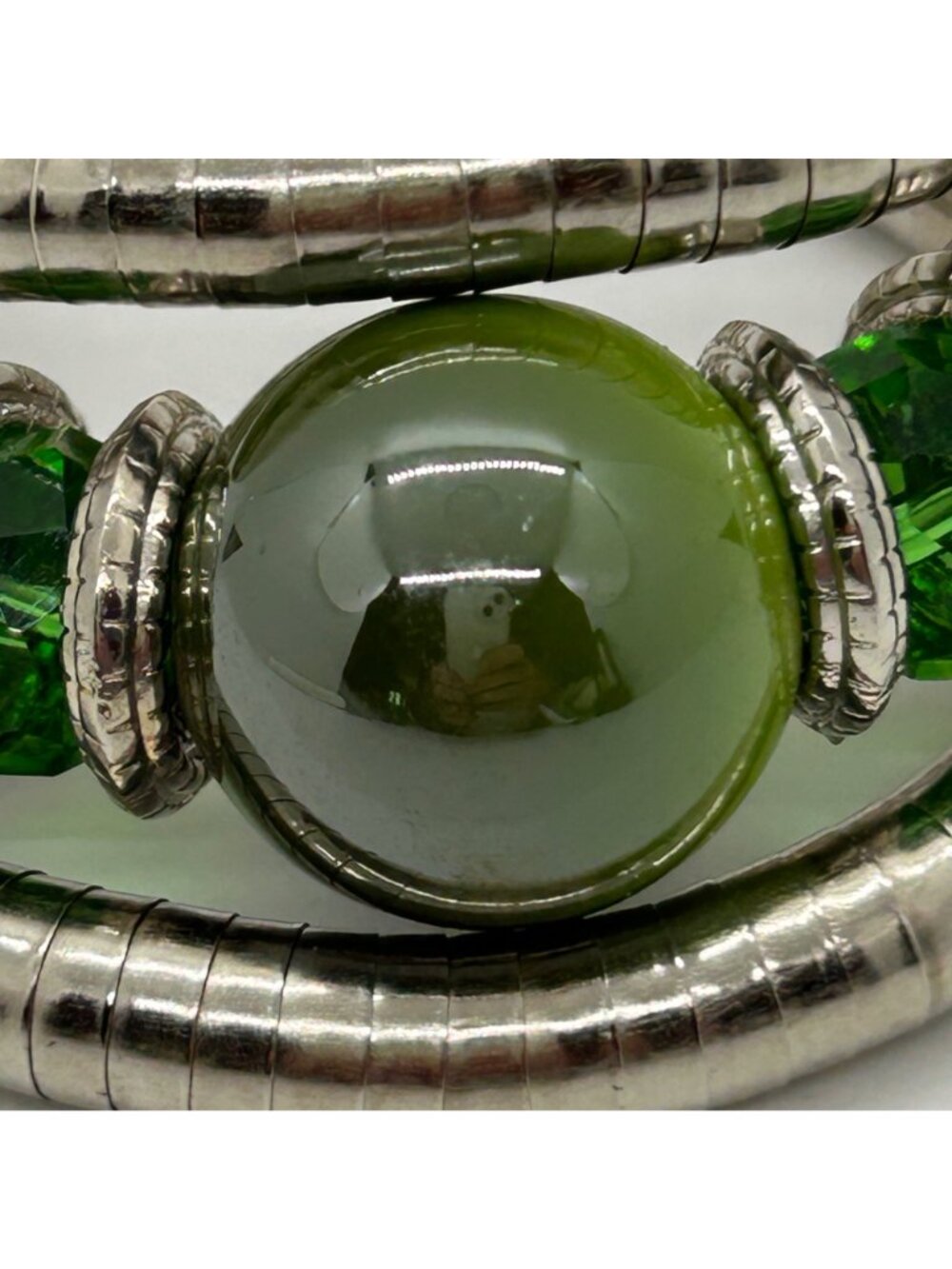 Silver-Tone Memory Wire Bracelet Green Acrylic Beads Chunky Bohemian Adjustable - Picture 3 of 10